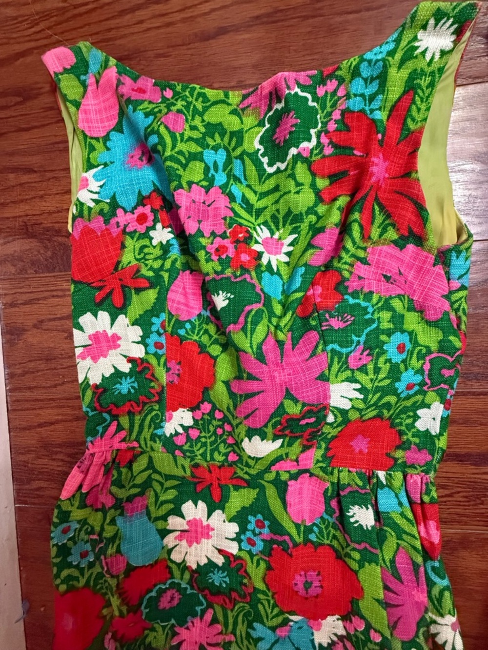 VTG 60s lined maxi dress with bow back detail.